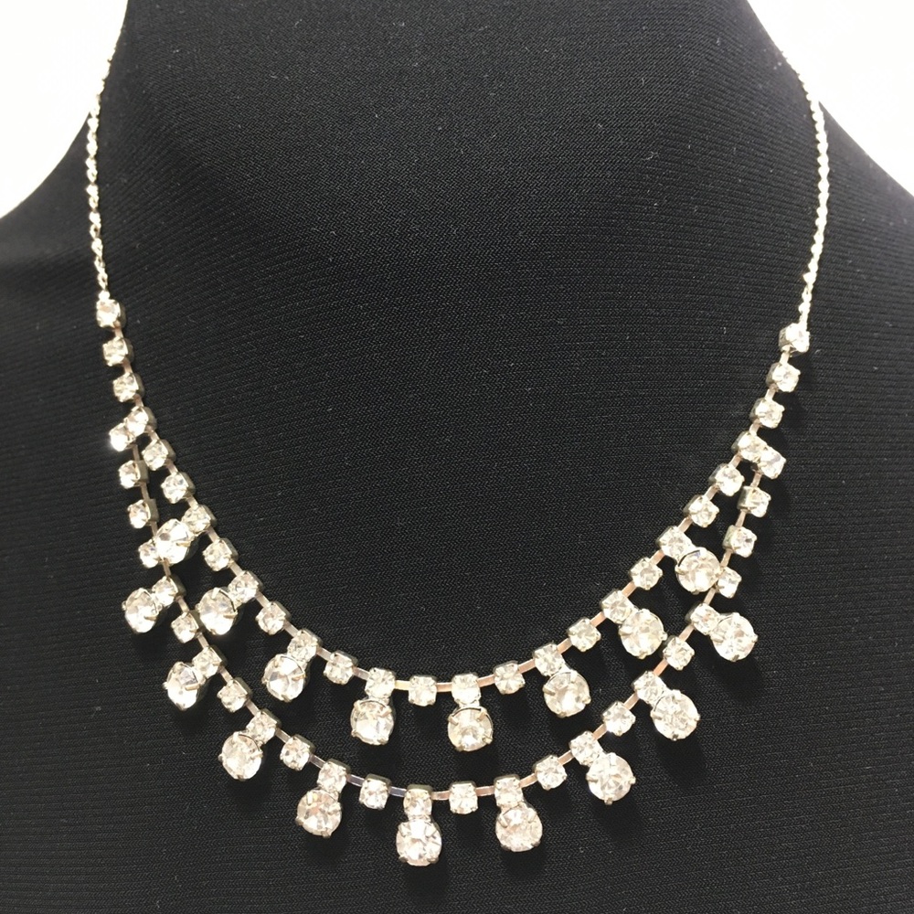Silver tone necklace